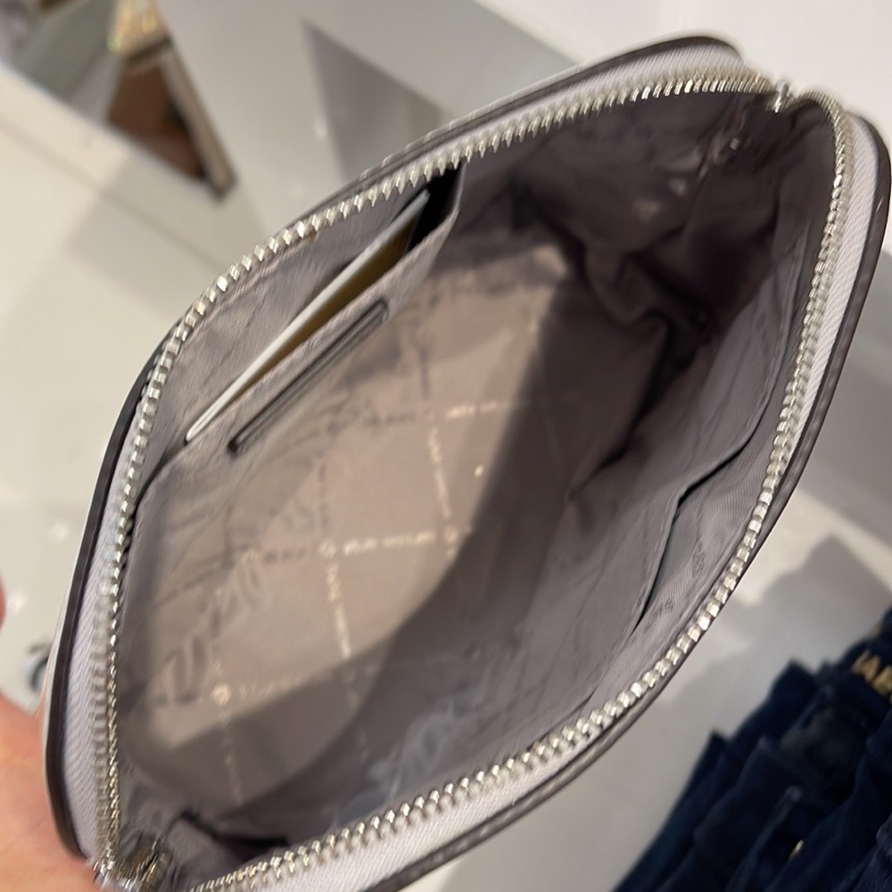 MICHAEL KORS Jet Set Medium Logo Dome Satchel
Silver XCROSS XBODY - Picture 3 of 16